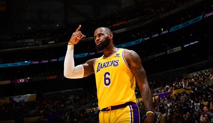 Lebron James se torna o 1º jogador bilionário em atividade da NBA